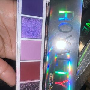Royalty For Me Vibrant Eyeshadow Palette - Purple and Pink Hues